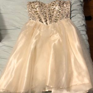 Masquerade strapless Short Dress